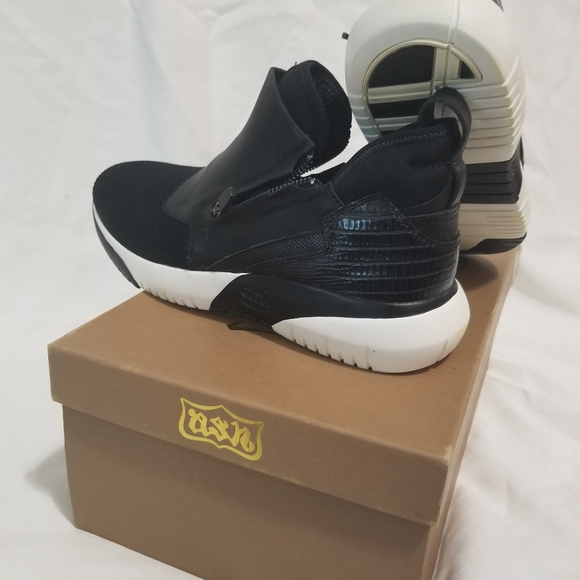 Sneakers for men or women - Picture 3 of 10